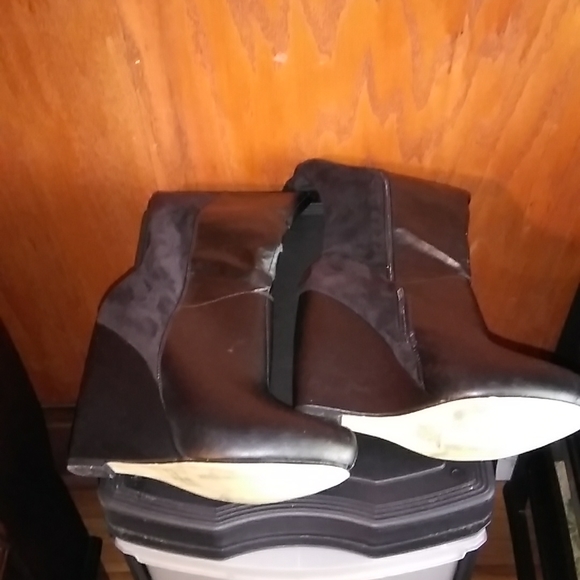 Women Boots - Picture 9 of 10